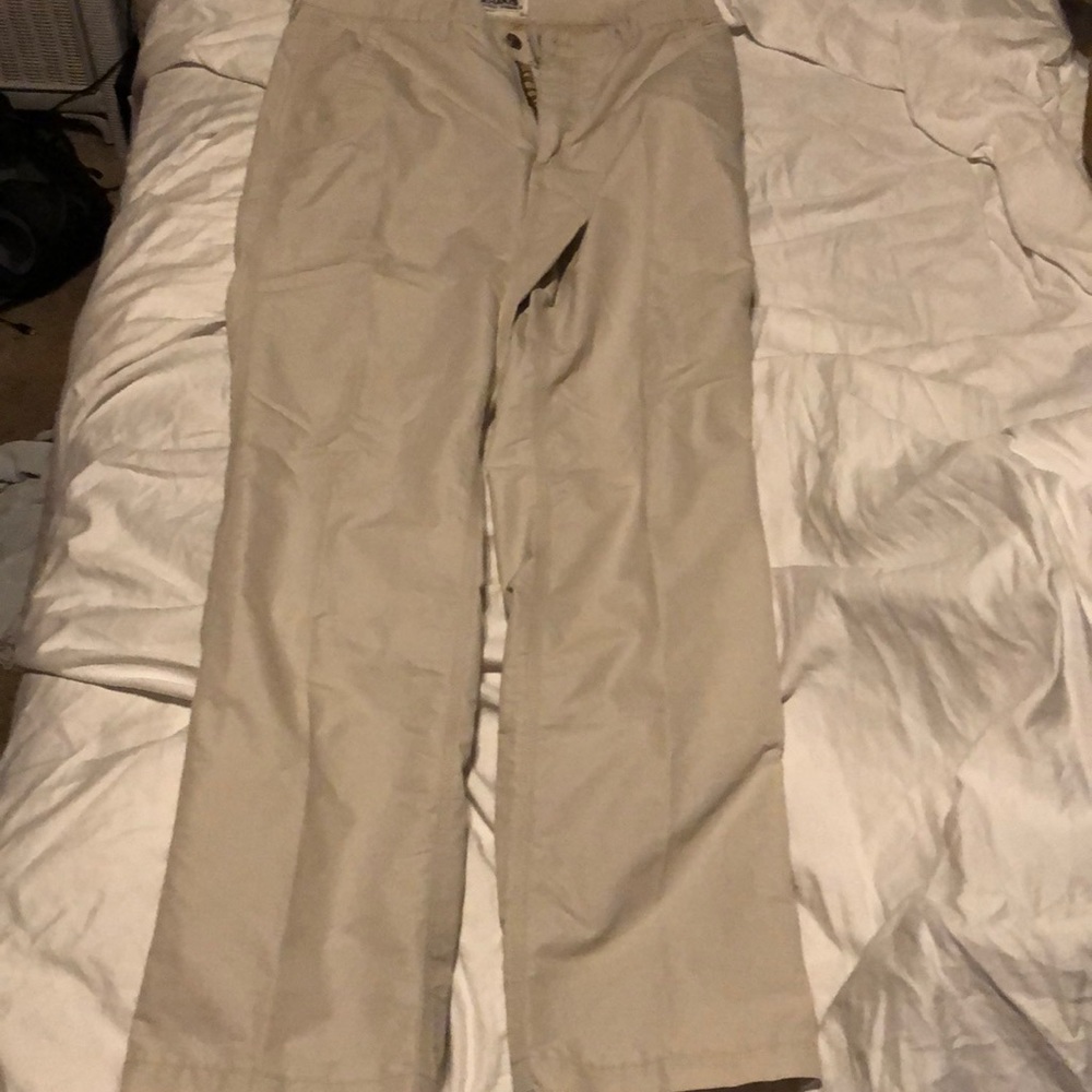 Men’s khaki pants
